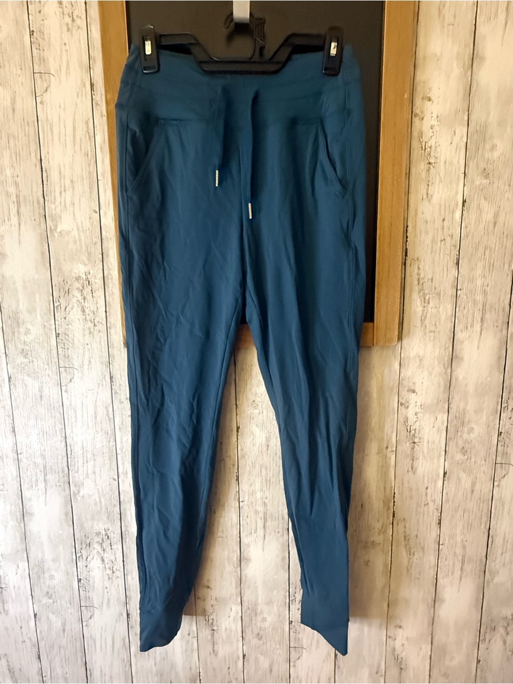 Women’s Small black elastic waist and ankle pocketed joggers
